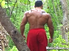 Ezequiel outdoors. Posted by: Muscle Hunks